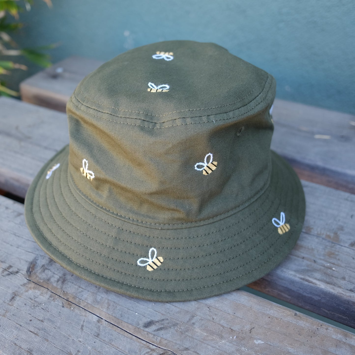 All-over Bees Bucket Hat